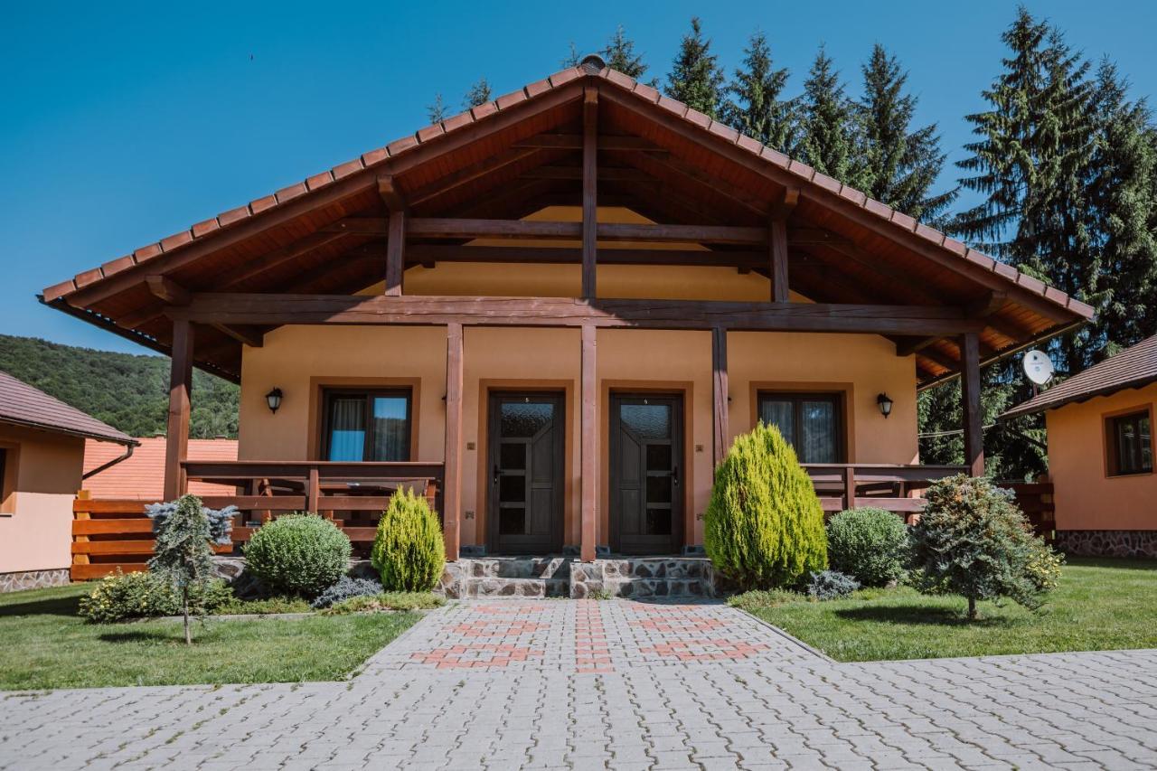 Complex Turistic Han Pescaresc Eremitu Exterior photo