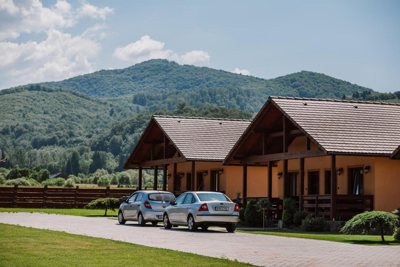 Complex Turistic Han Pescaresc Eremitu Exterior photo